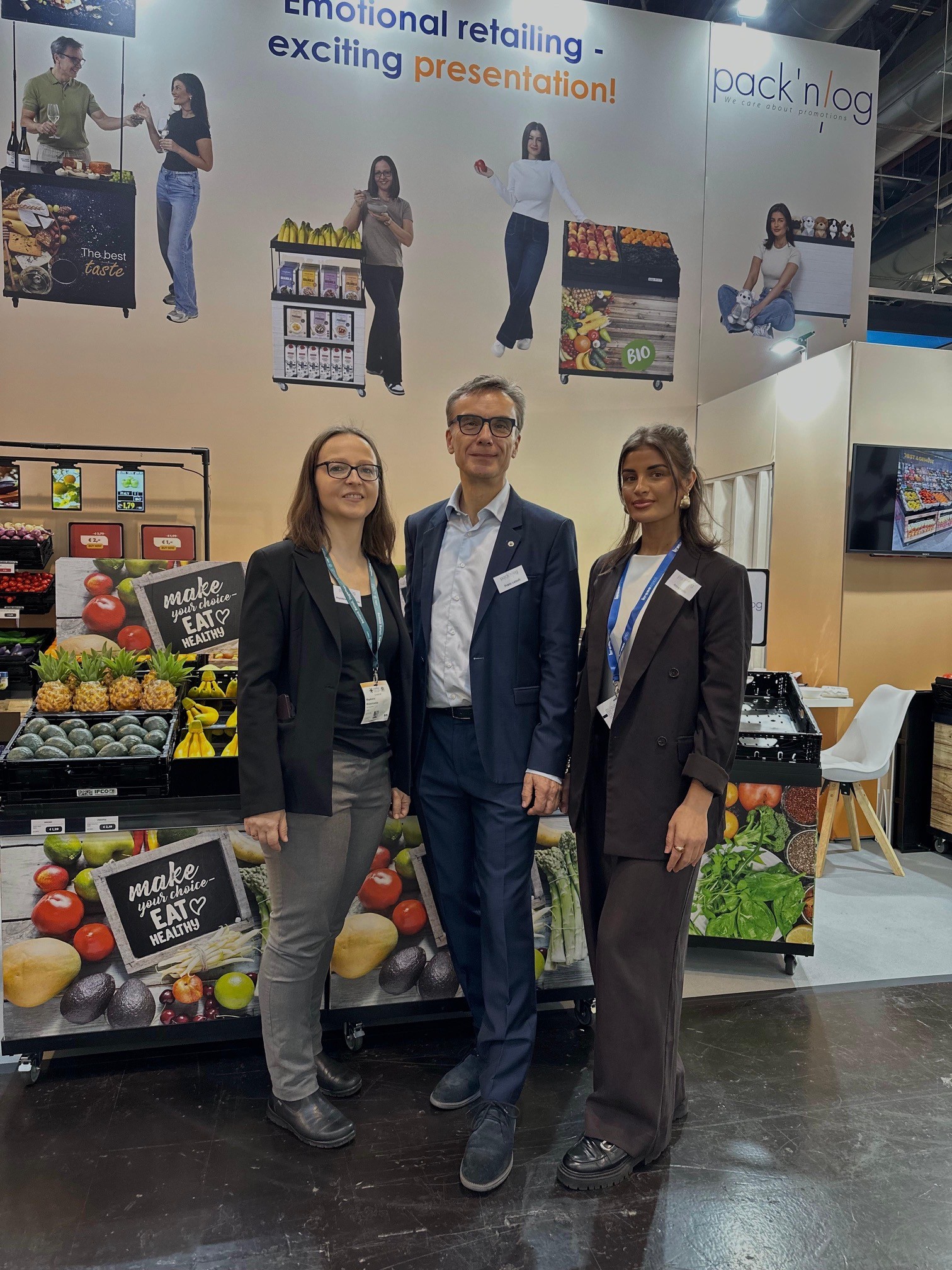 Foto vom Team am Stand.jpg